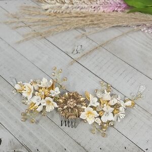 Gold and Cream Floral Hair Accessory with Leaf Motifs